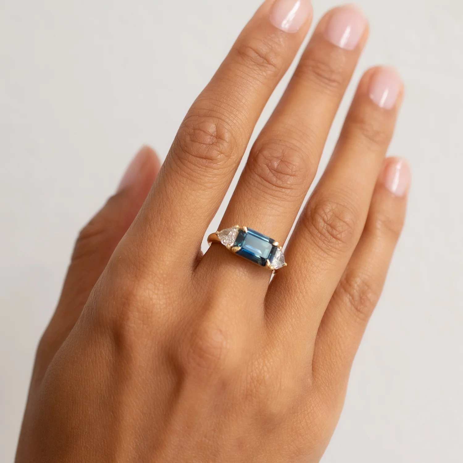 Aqua Sapphire & Diamond Ring - Image 6