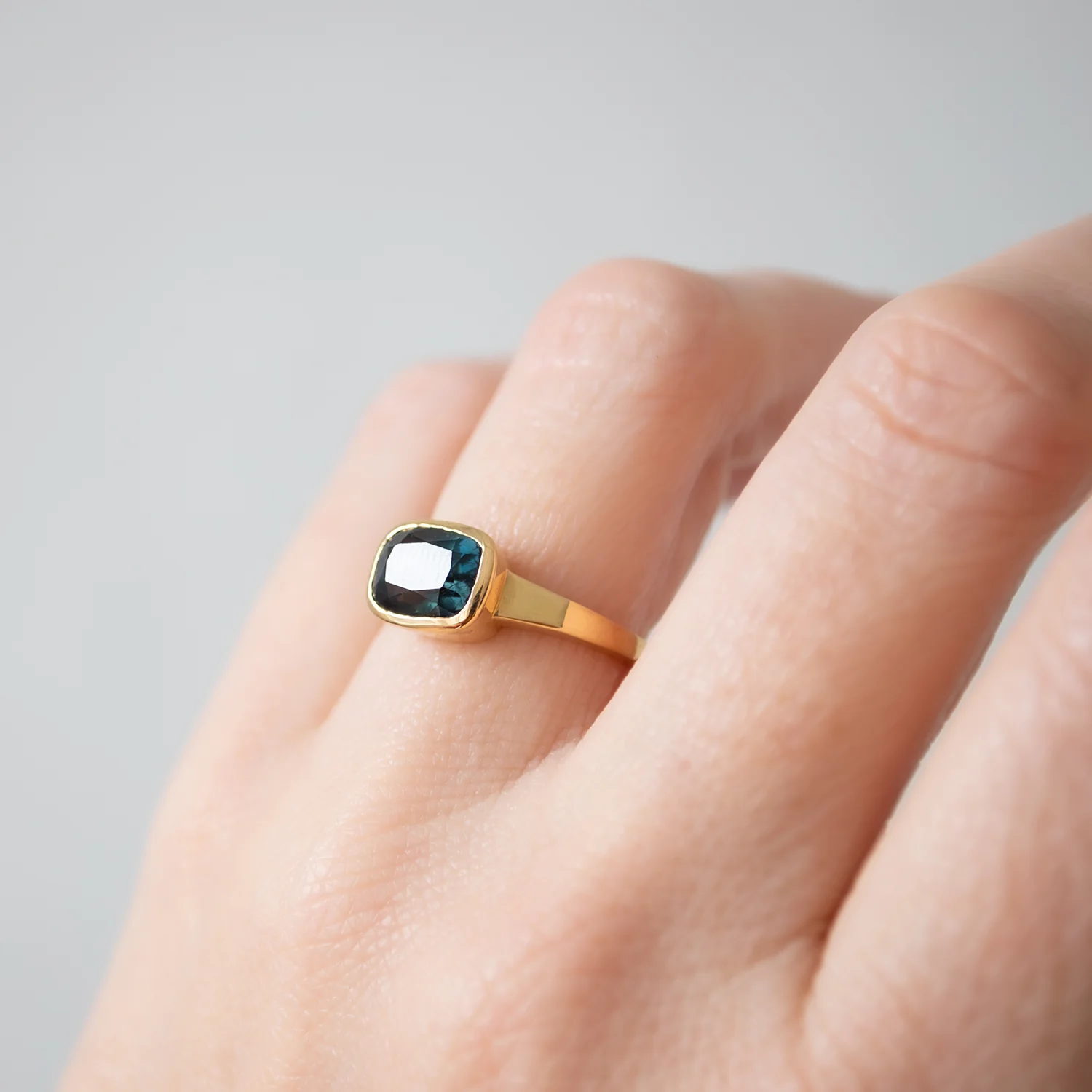 Aurora Sapphire Ring - Image 2
