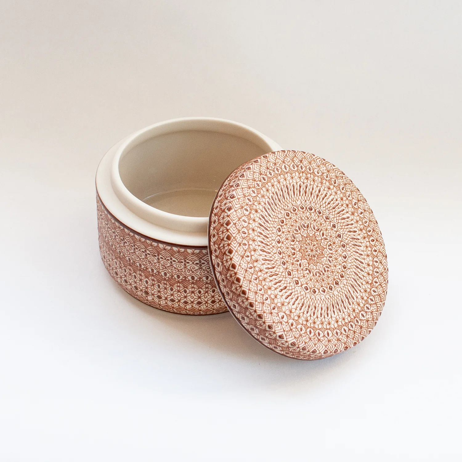 Flat Lidded Jar - Image 2
