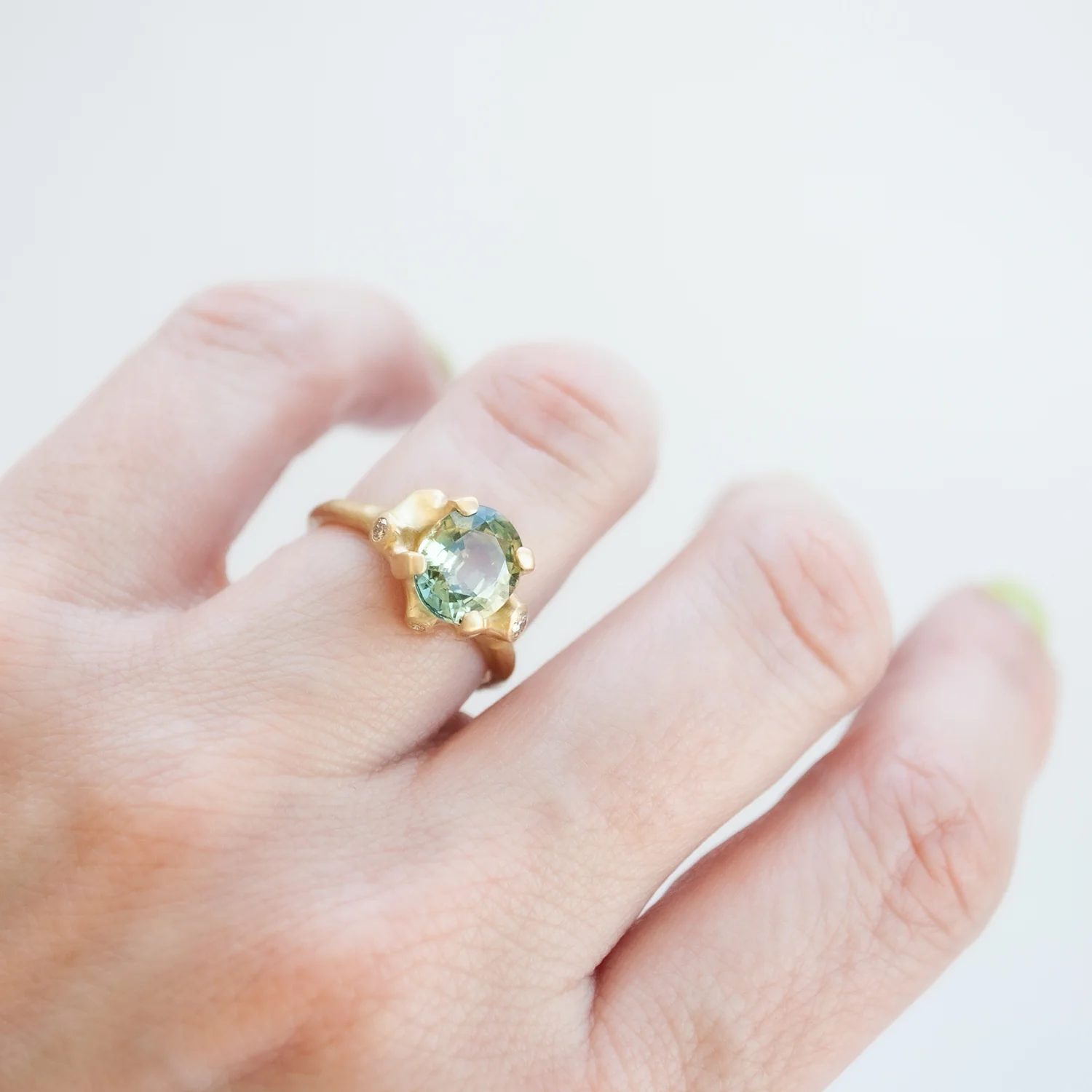 Green Oval Sapphire Cluster Ring - Image 2