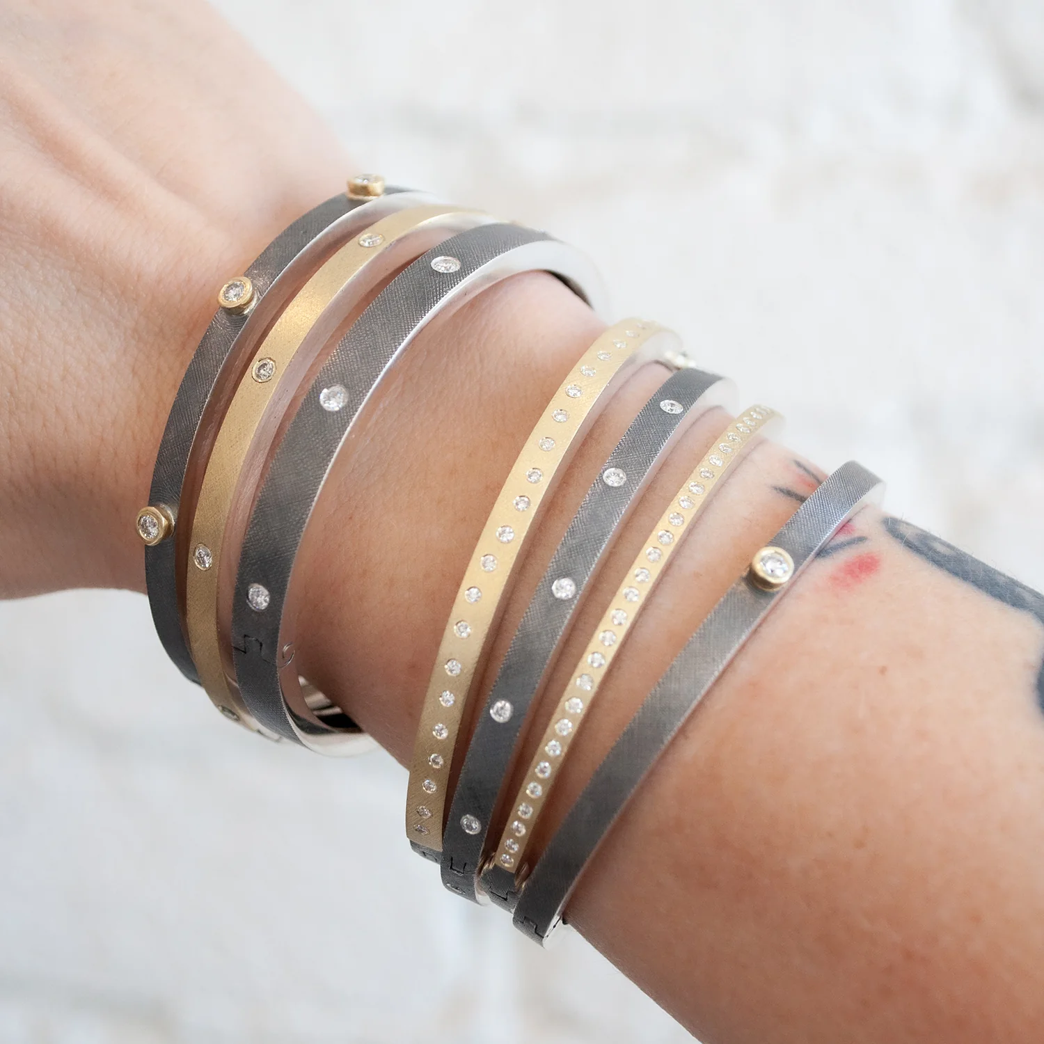 Olly Gold Bangle - Image 4
