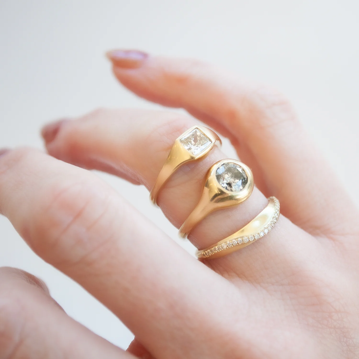 Round Diamond Swell Ring - Image 8