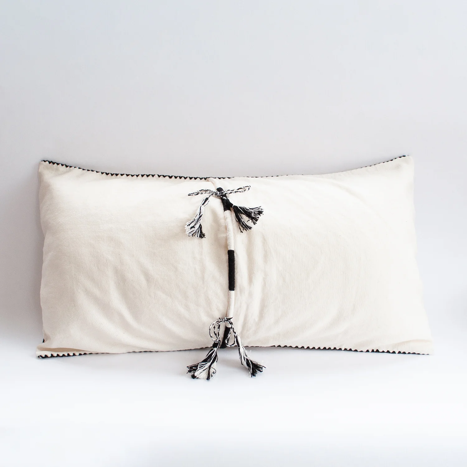 Santa Cruz Ik Pillow - Image 3