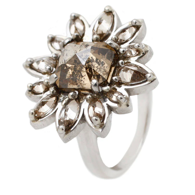 White Gold Flower Ring - Image 4